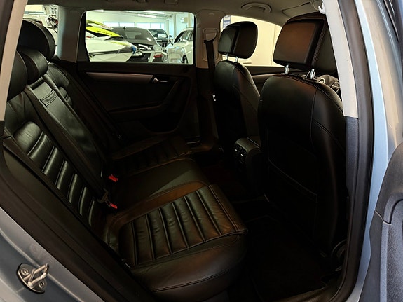 Volkswagen Passat 11 of 12