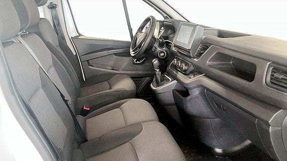 Renault Trafic 3 of 12