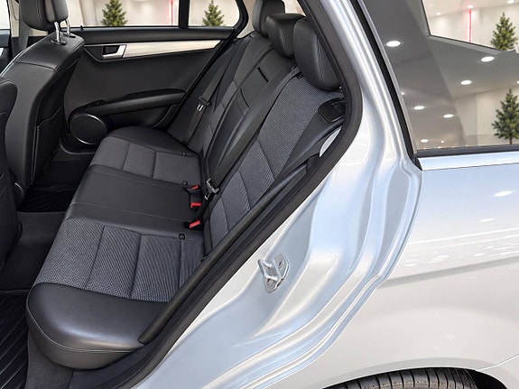 Mercedes-Benz C220 9 of 21