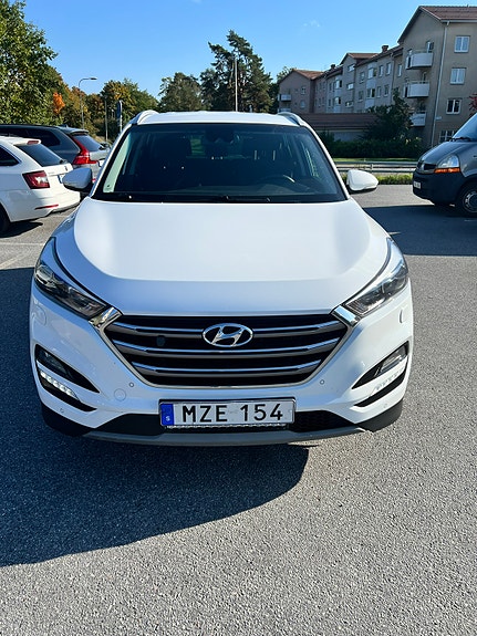 Hyundai Tucson 2 of 5