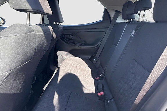 Toyota Yaris 8 of 11