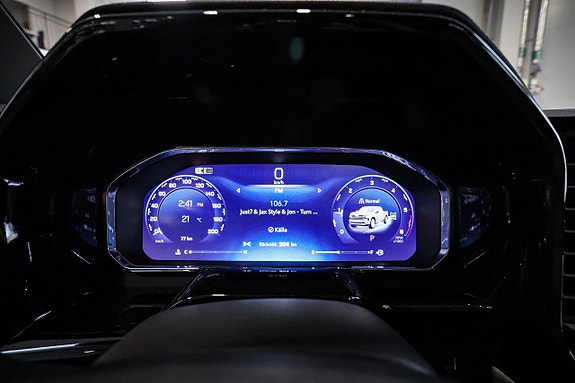 Chevrolet Silverado EV 21 of 30