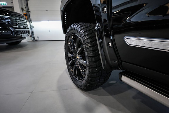 Chevrolet Silverado EV 14 of 30
