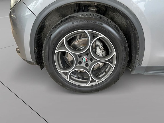 Alfa Romeo Stelvio 11 of 11