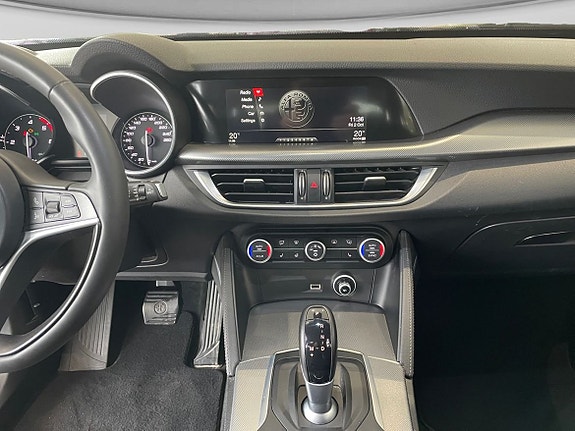 Alfa Romeo Stelvio 8 of 11