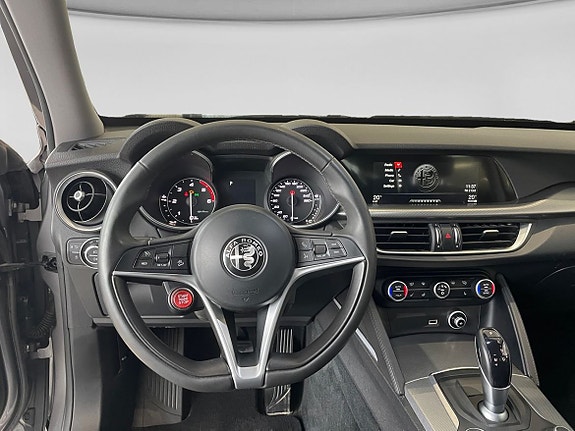 Alfa Romeo Stelvio 9 of 11