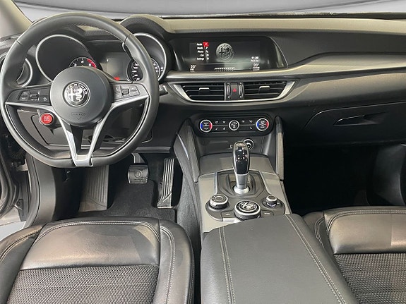 Alfa Romeo Stelvio 7 of 11