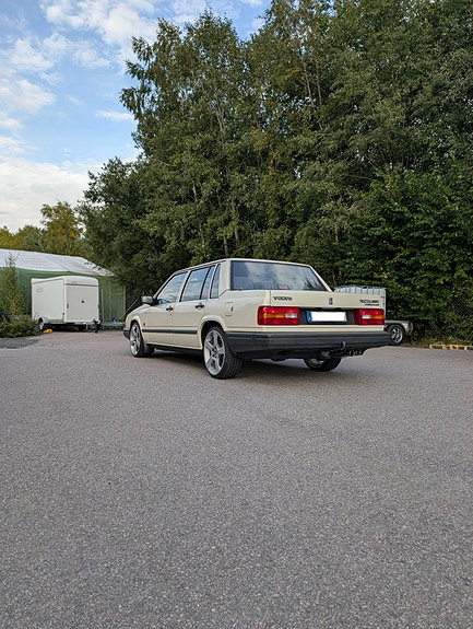 Volvo 740 2 of 11