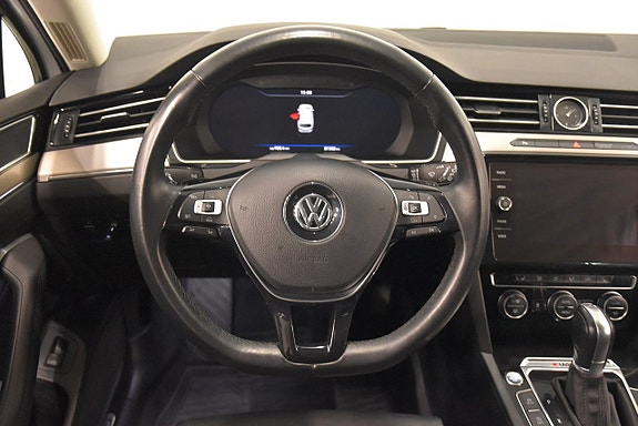 Volkswagen Passat 2 of 25