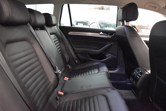 Volkswagen Passat 13 of 25