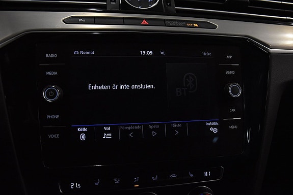 Volkswagen Passat 18 of 25
