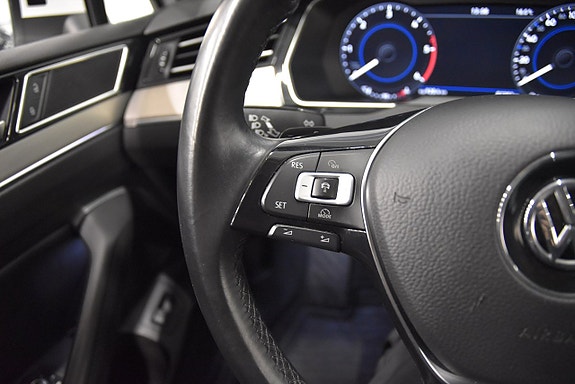 Volkswagen Passat 10 of 25