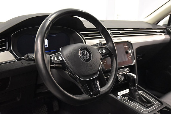 Volkswagen Passat 8 of 25