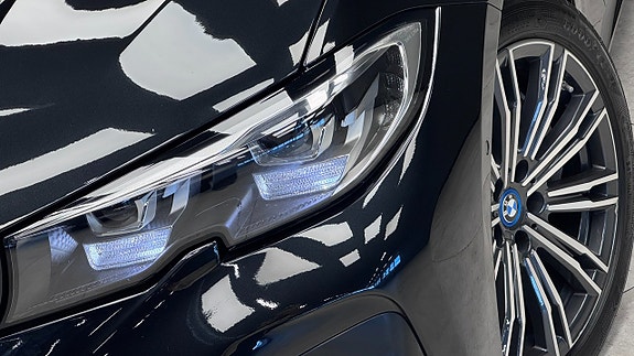 BMW 330e 16 of 23