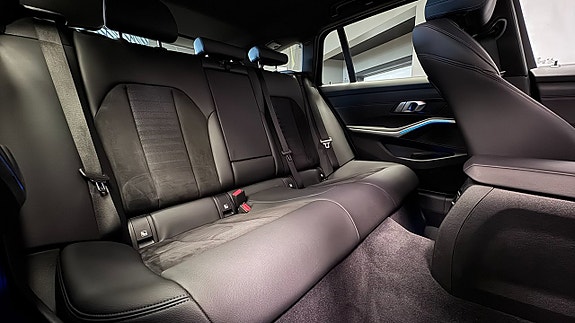 BMW 330e 8 of 23