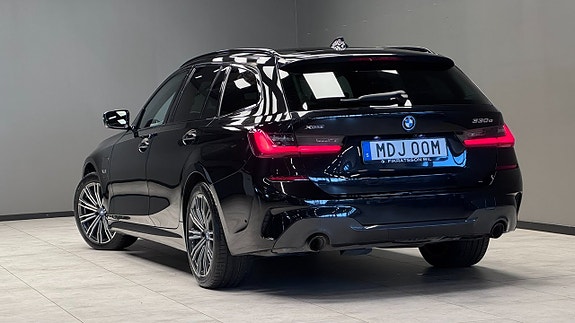BMW 330e 20 of 23