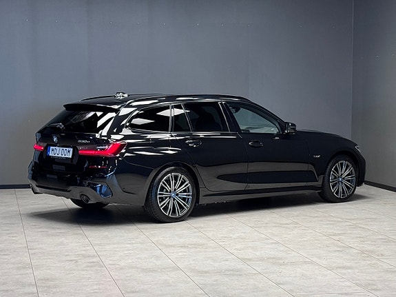 BMW 330e 2 of 23