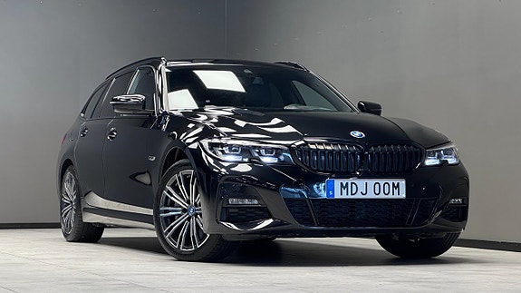 BMW 330e 18 of 23
