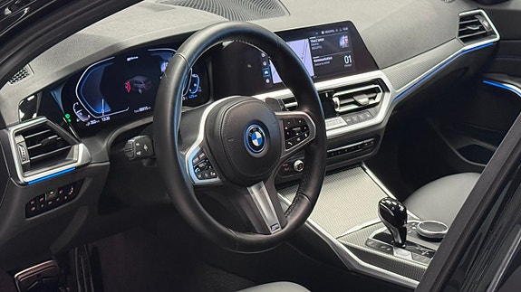BMW 330e 10 of 23