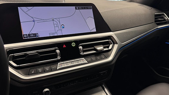 BMW 330e 11 of 23