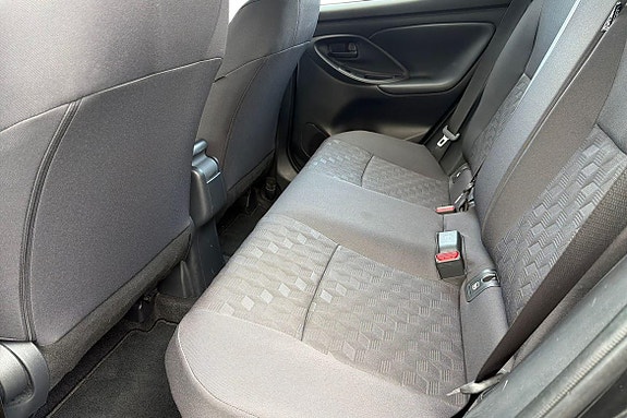 Toyota Yaris 12 of 20