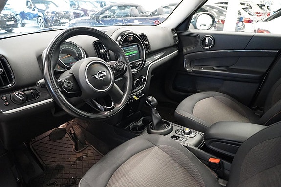 MINI Countryman Cooper SE 2 of 18