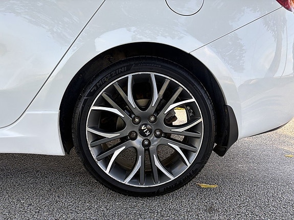 Kia Ceed 18 of 24