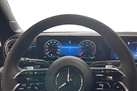 Mercedes-Benz CLA200 8 of 13