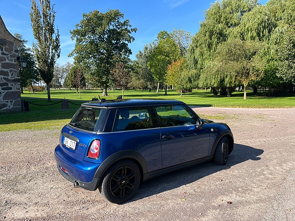 MINI Cooper 4 of 6
