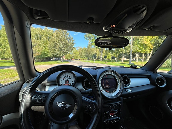 MINI Cooper 5 of 6