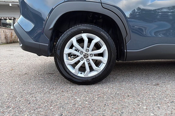 Toyota Corolla Cross 13 of 17