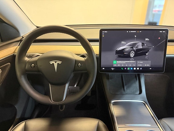 Tesla Model Y 9 of 22
