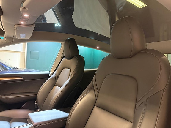 Tesla Model Y 7 of 22