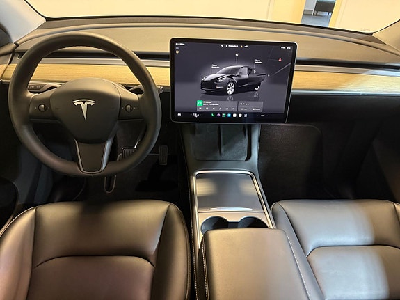 Tesla Model Y 8 of 22