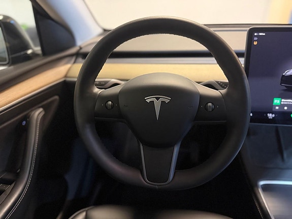 Tesla Model Y 10 of 22