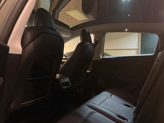 Tesla Model Y 20 of 22