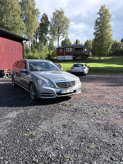 Mercedes-Benz E220 3 of 7