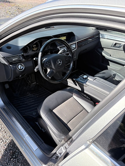 Mercedes-Benz E220 6 of 7