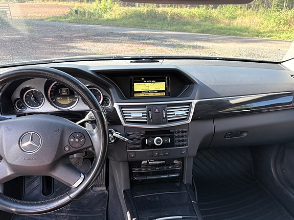 Mercedes-Benz E220 7 of 7