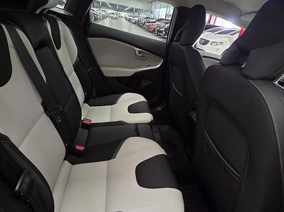 Volvo V40 Cross Country 5 of 10