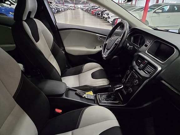 Volvo V40 Cross Country 4 of 10