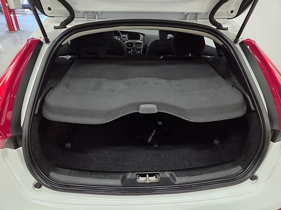 Volvo V40 Cross Country 8 of 10