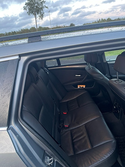 BMW 520i 4 of 5