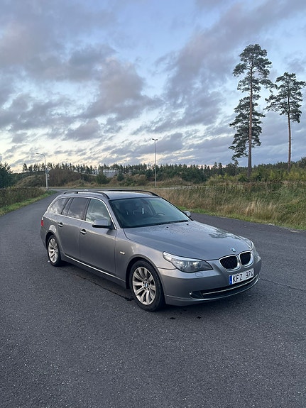 BMW 520i 2 of 5