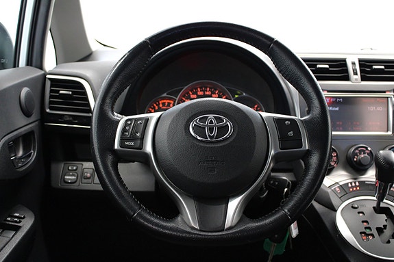 Toyota Verso-S 14 of 17