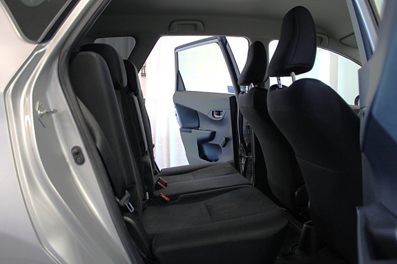 Toyota Verso-S 11 of 17