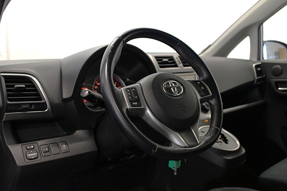 Toyota Verso-S 9 of 17