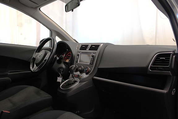 Toyota Verso-S 10 of 17