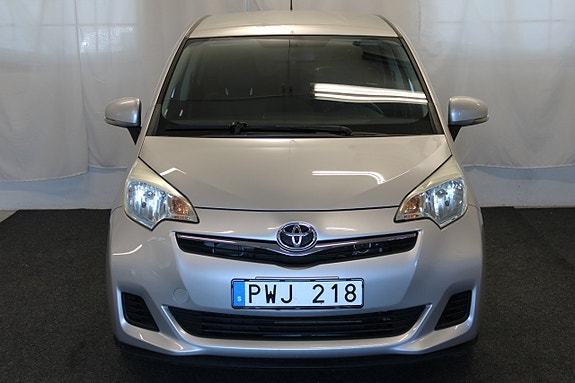 Toyota Verso-S 3 of 17