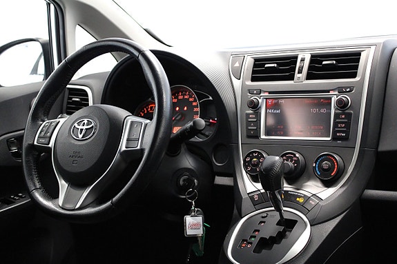 Toyota Verso-S 13 of 17